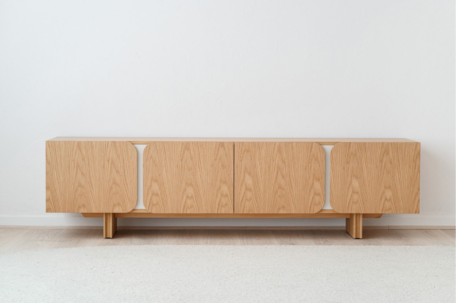 CURVE TV UNIT. NATURAL OAK AND SAND GRAY