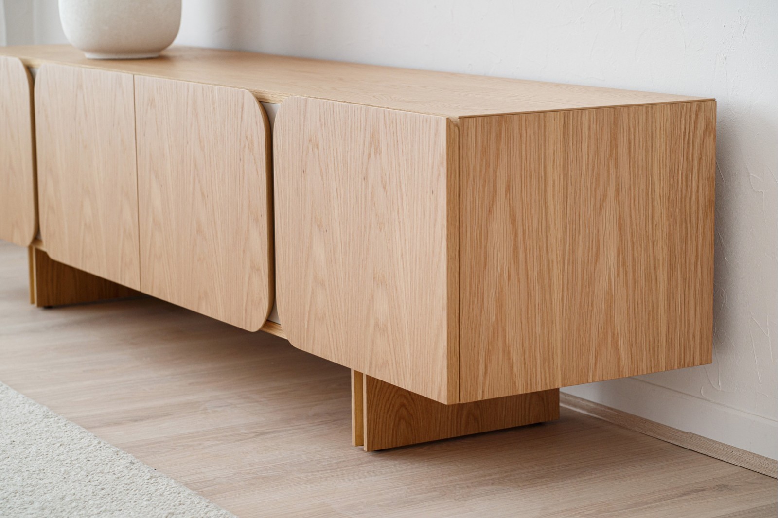 MUEBLE TV CURVA.ROBLE NATURAL,ARENA MATE