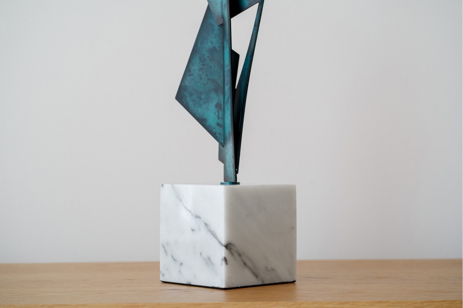 SCULPTURE ABSTRAITE N2. VERT ET BLEU