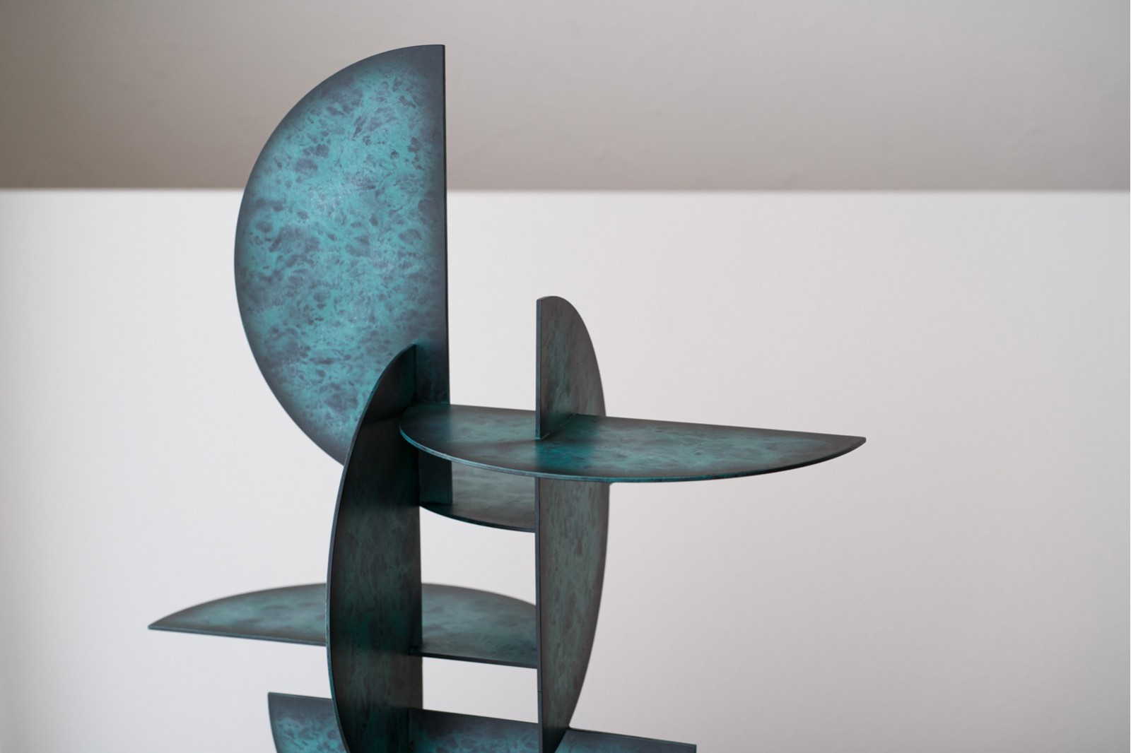 SCULPTURE ABSTRAITE N3. VERT ET BLEU