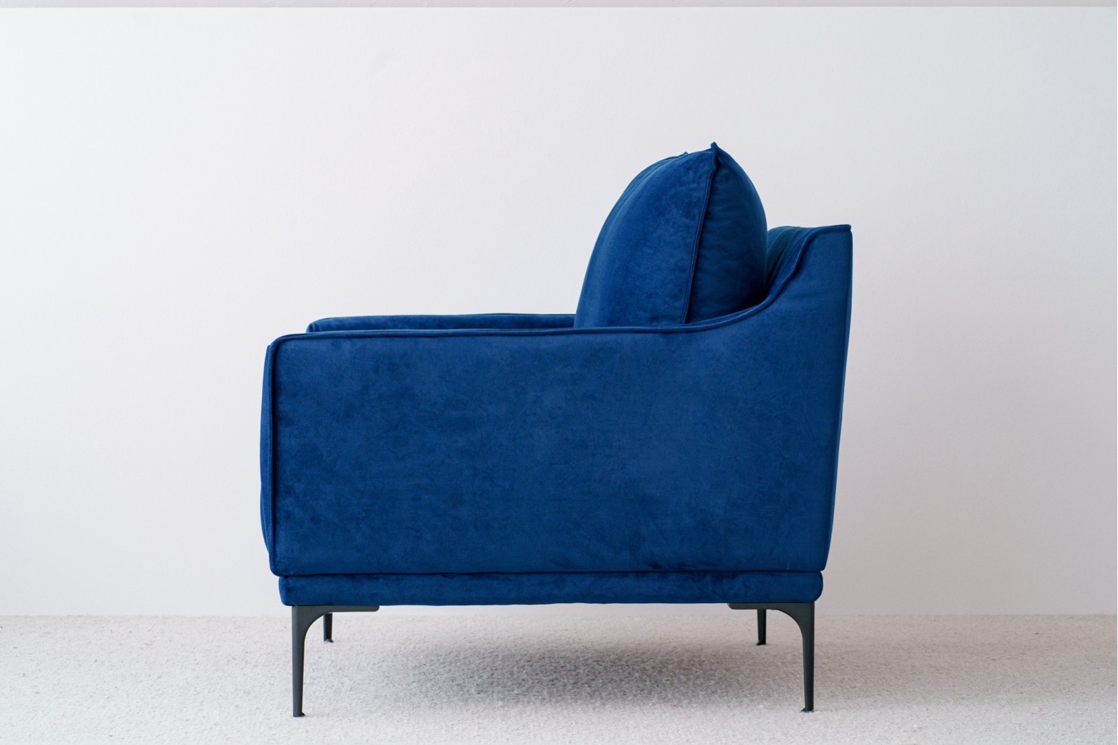 ARMCHAIR. BLUE VELVET UPHOLSTERY