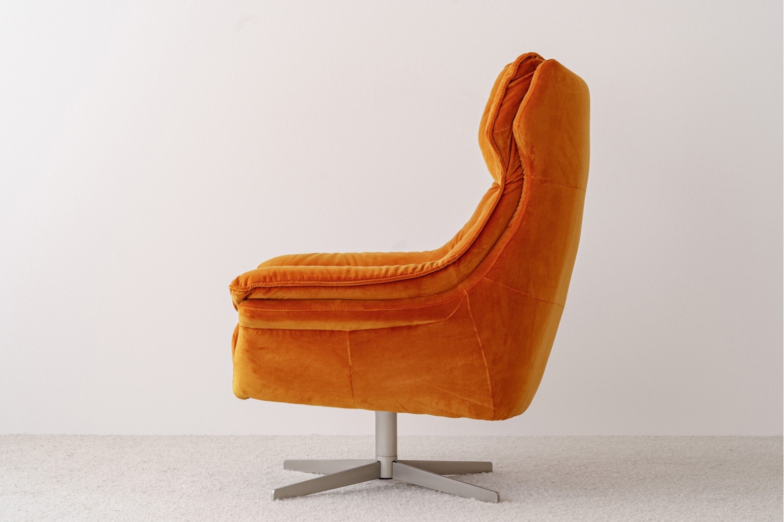 SWIVEL ARMCHAIR. ORANGE VELVET UPHOLSTERY