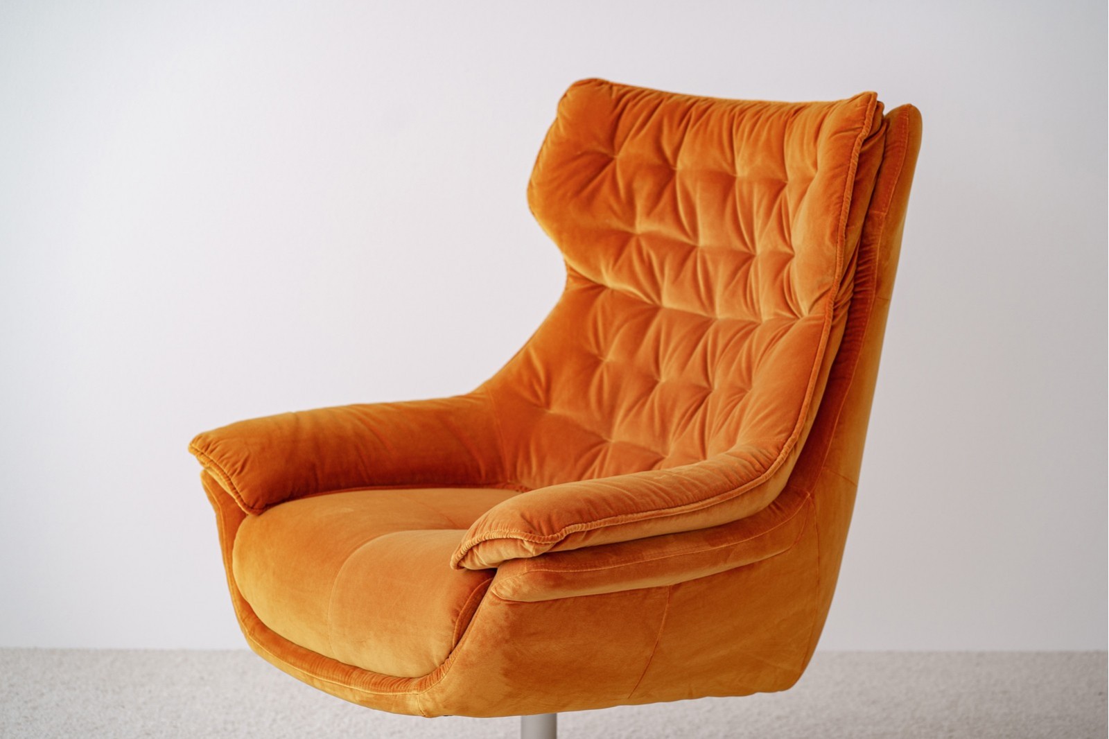 SWIVEL ARMCHAIR. ORANGE VELVET UPHOLSTERY