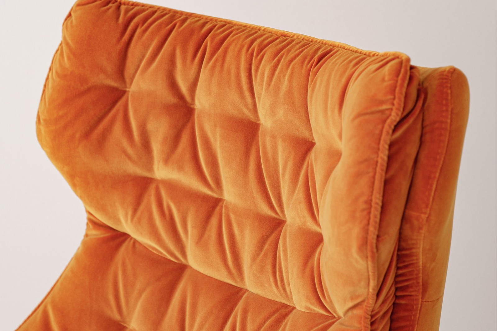 SWIVEL ARMCHAIR. ORANGE VELVET UPHOLSTERY