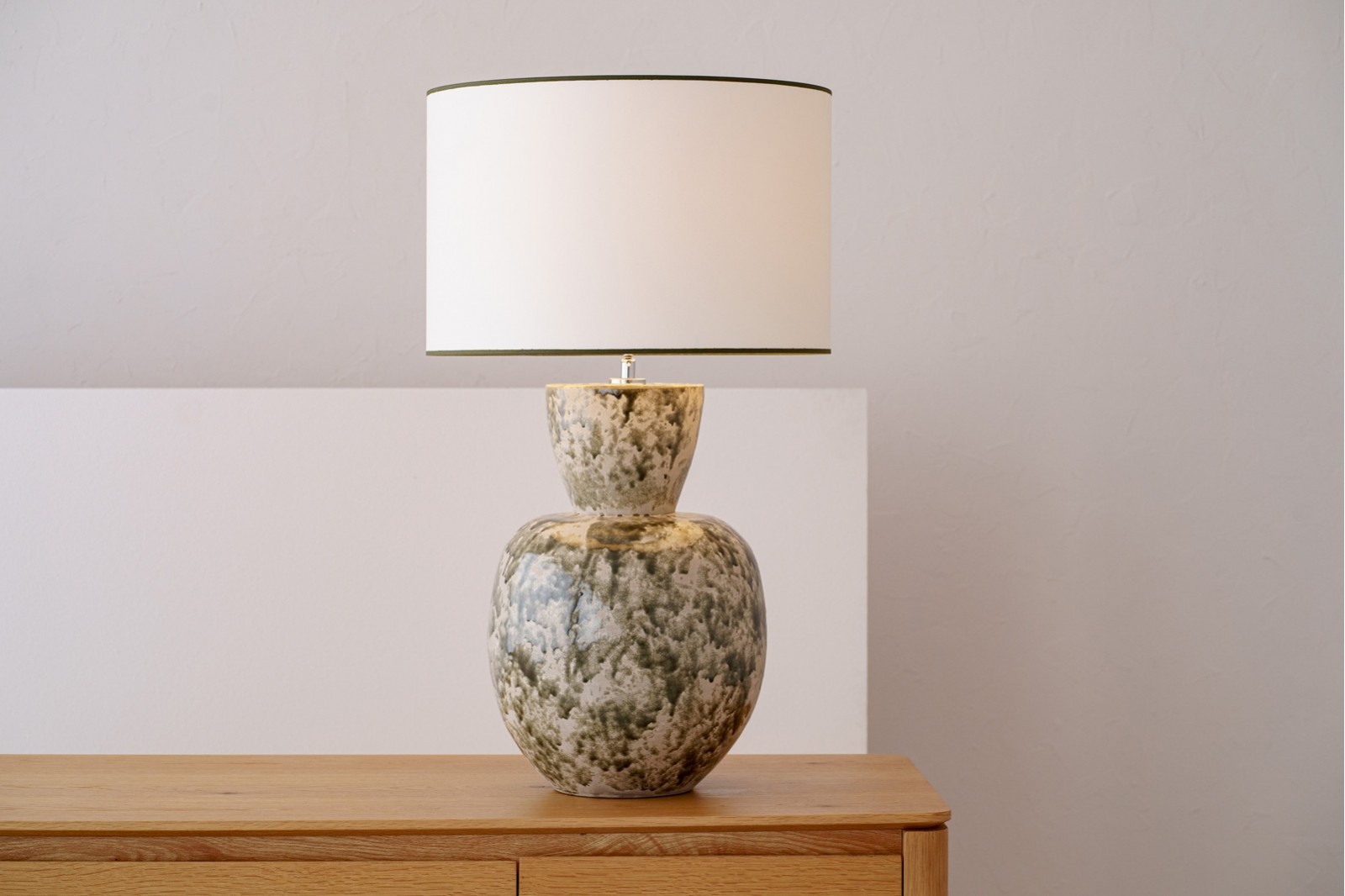 CERAMIC TABLE LAMP. MOSS. LAMPSHADE