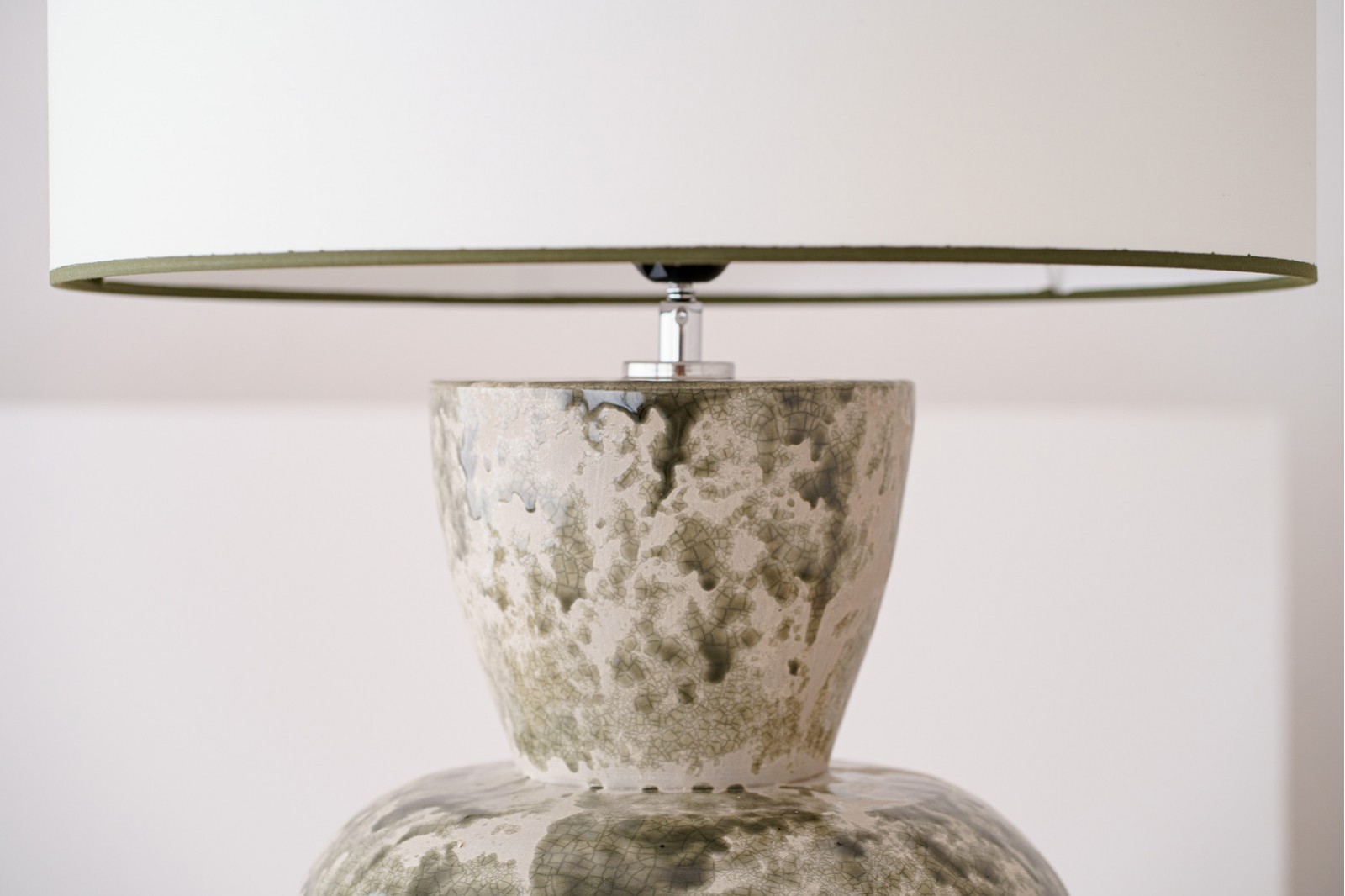 CERAMIC TABLE LAMP. MOSS. LAMPSHADE