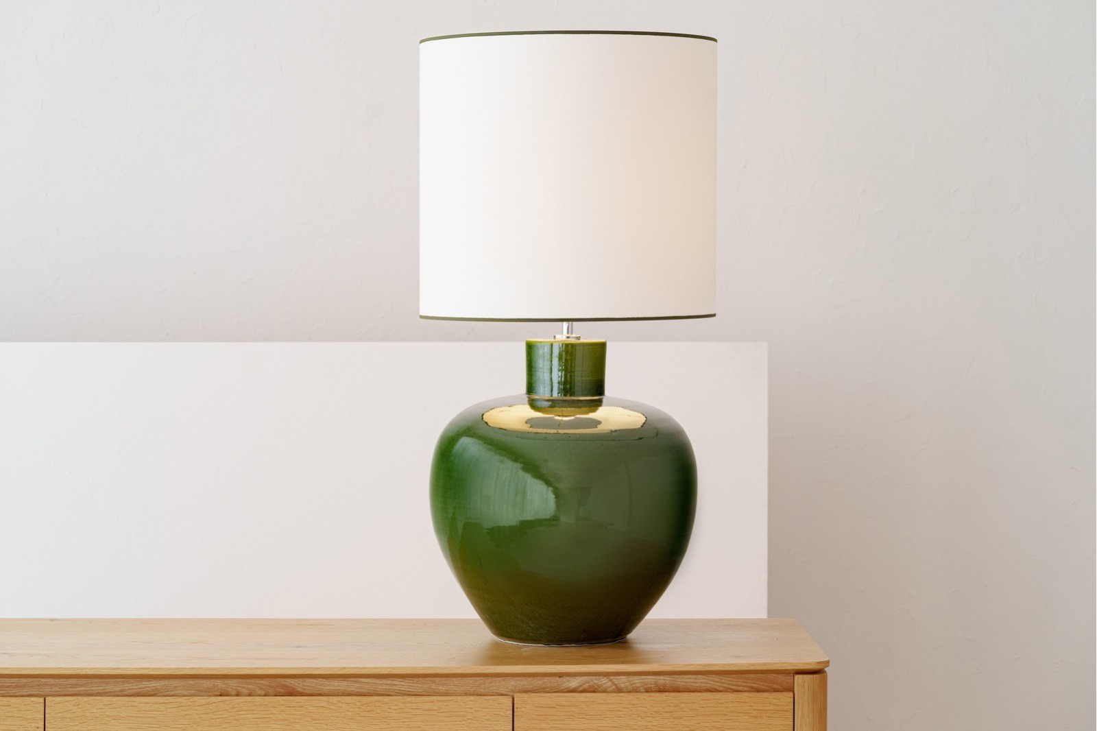 CERAMIC TABLE LAMP. ARUME. LAMPSHADE