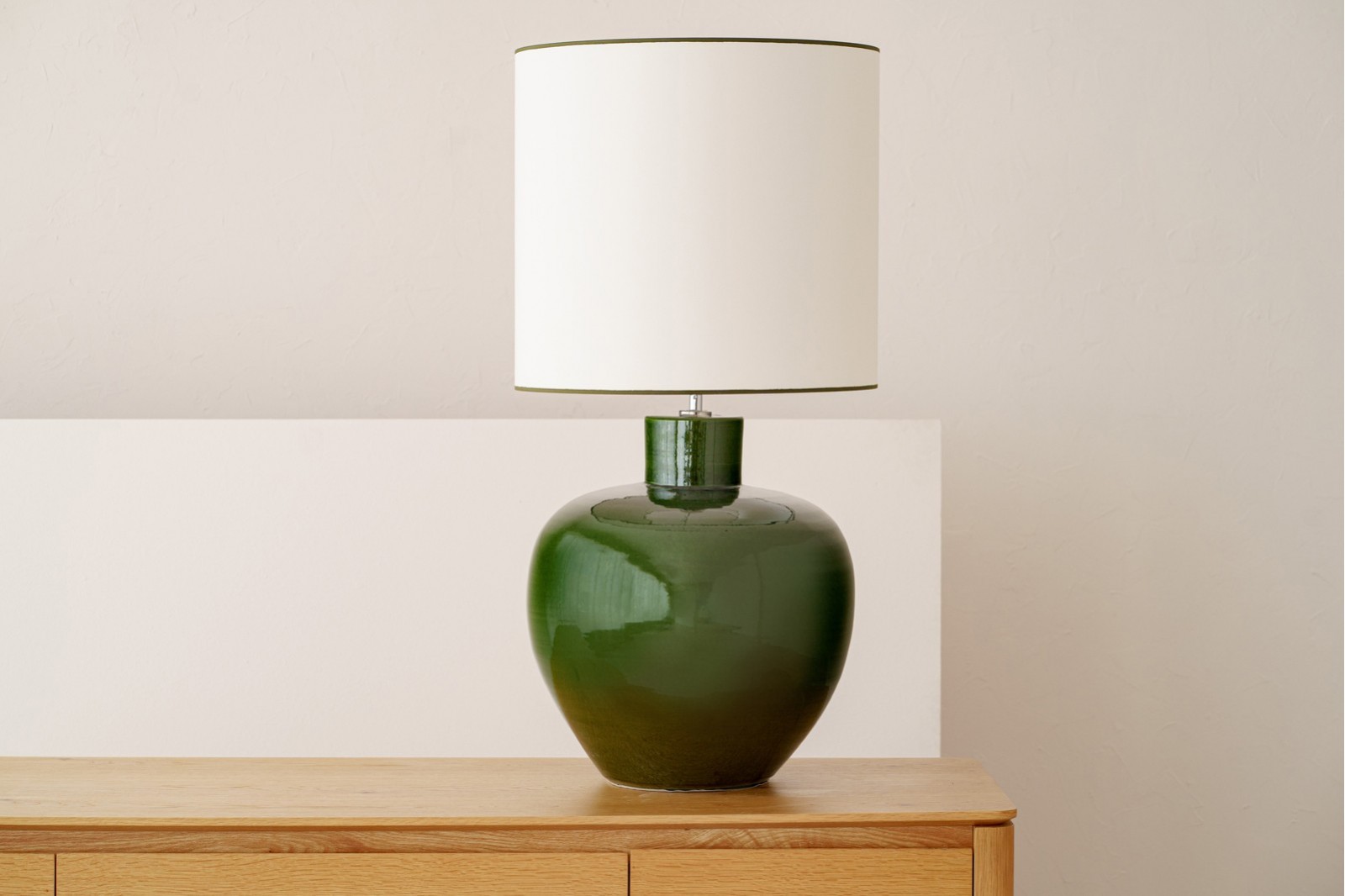 CERAMIC TABLE LAMP. ARUME. LAMPSHADE