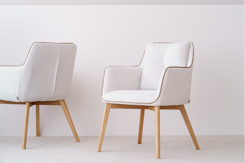 SET OF 2 DINING CHAIRS OLIVER COLLECTION. IVORY