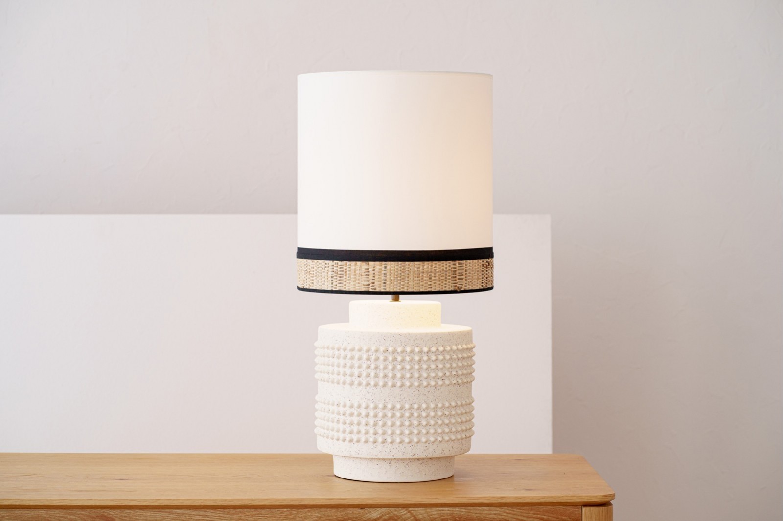 CERAMIC TABLE LAMP SOHO. WHITE TEXTURE