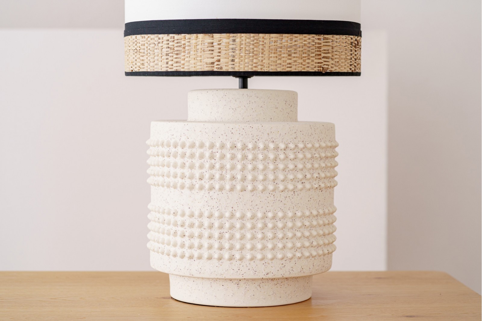 CERAMIC TABLE LAMP SOHO. WHITE TEXTURE