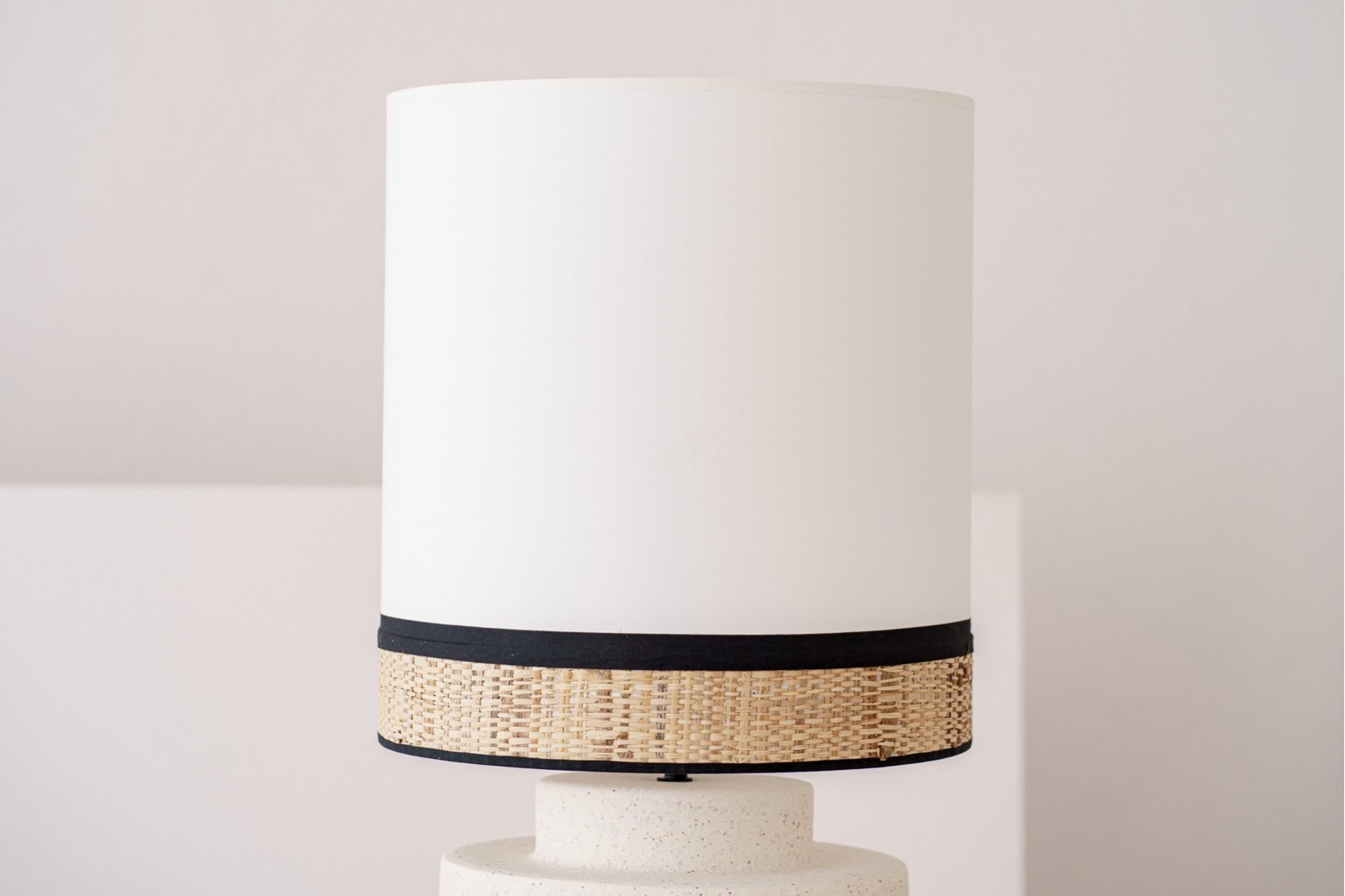 CERAMIC TABLE LAMP SOHO. WHITE TEXTURE