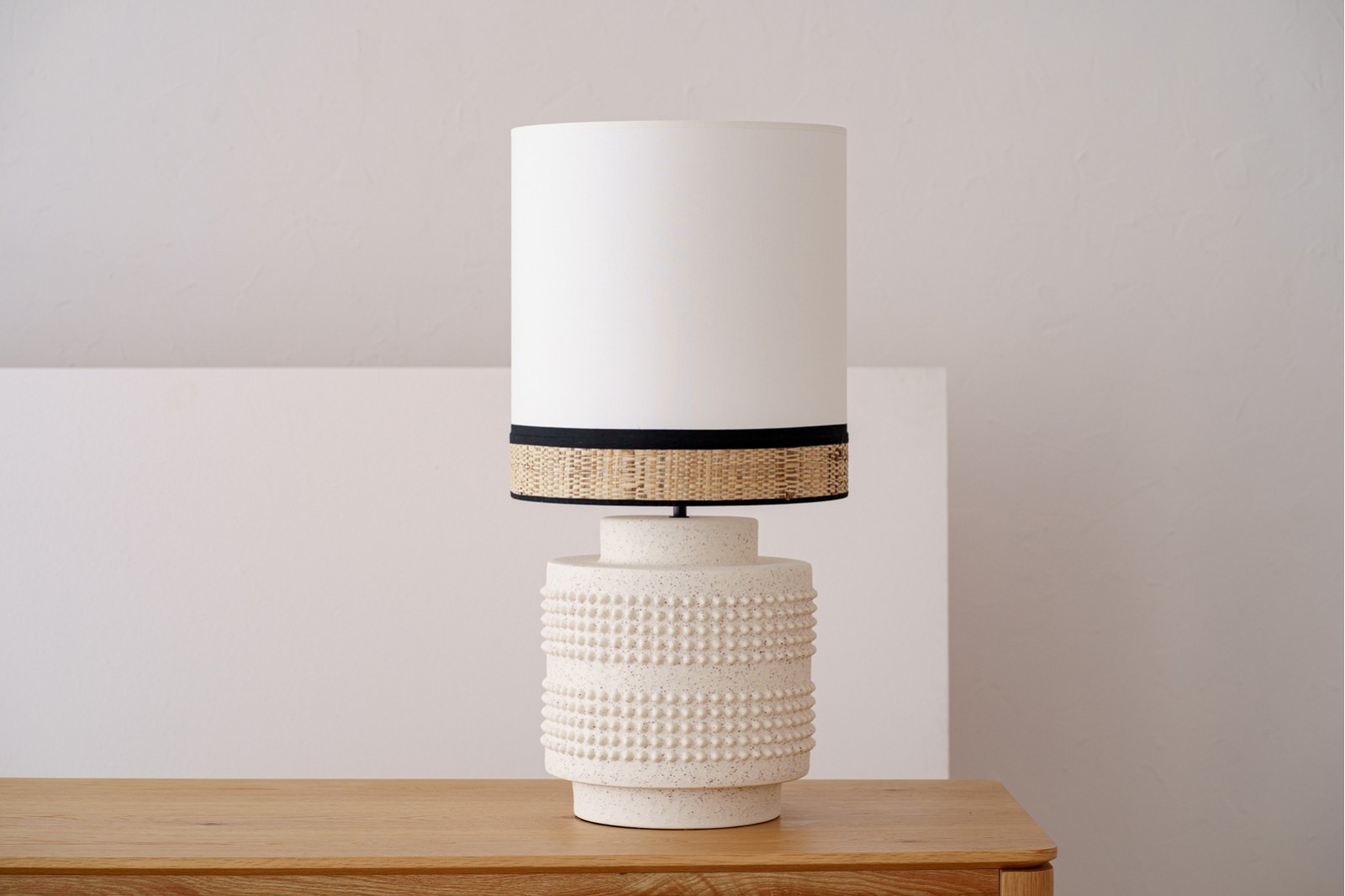 CERAMIC TABLE LAMP SOHO. WHITE TEXTURE