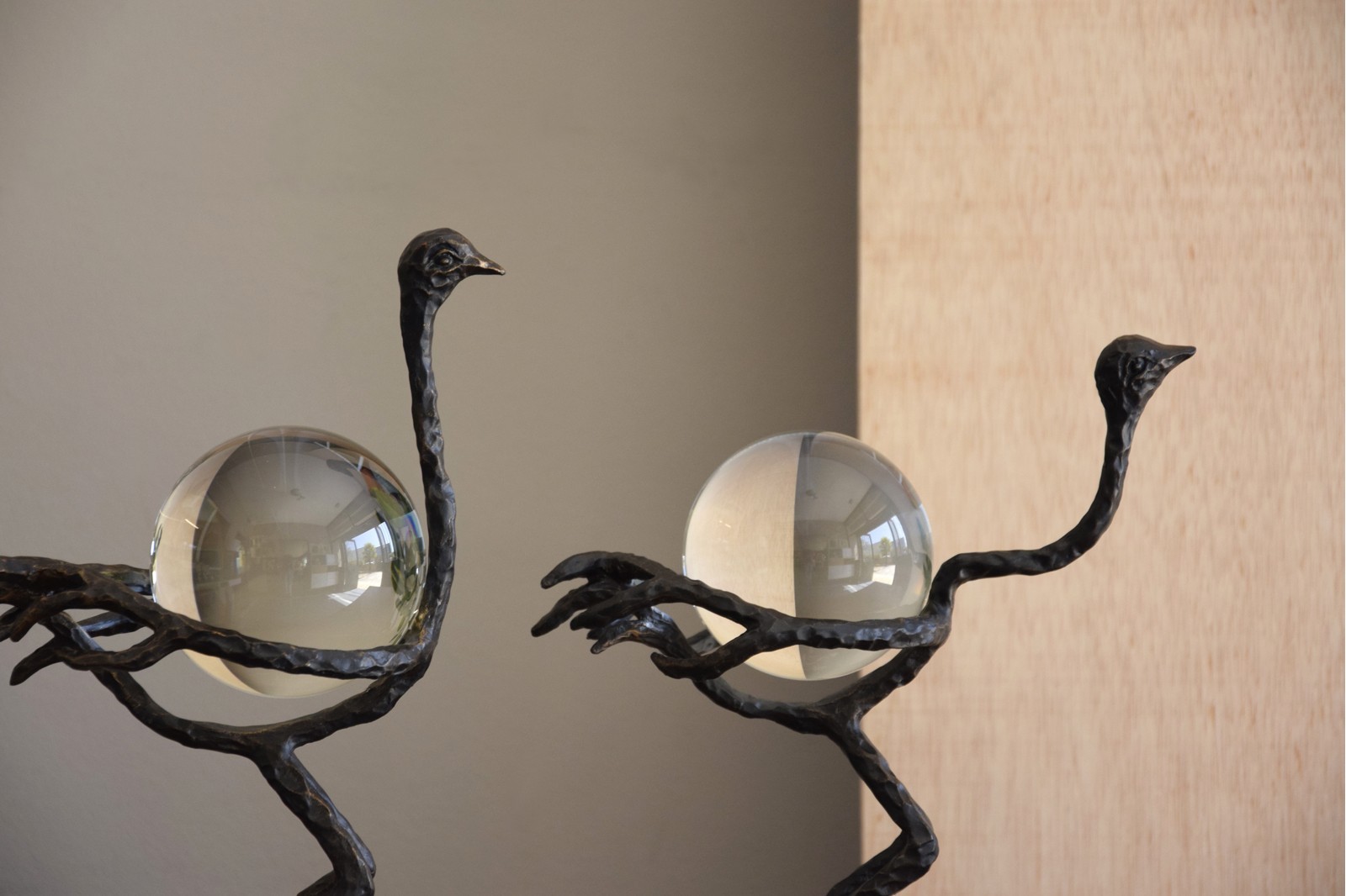 AVESTRUZ EN METAL, CRISTAL Y MARMOL BAJA