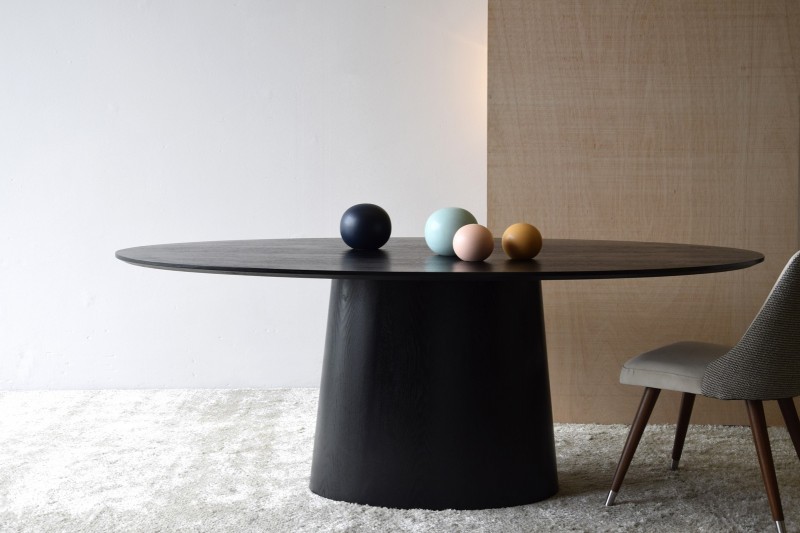 OVAL DINING TABLE. MATT BLACK ASH VENEER.