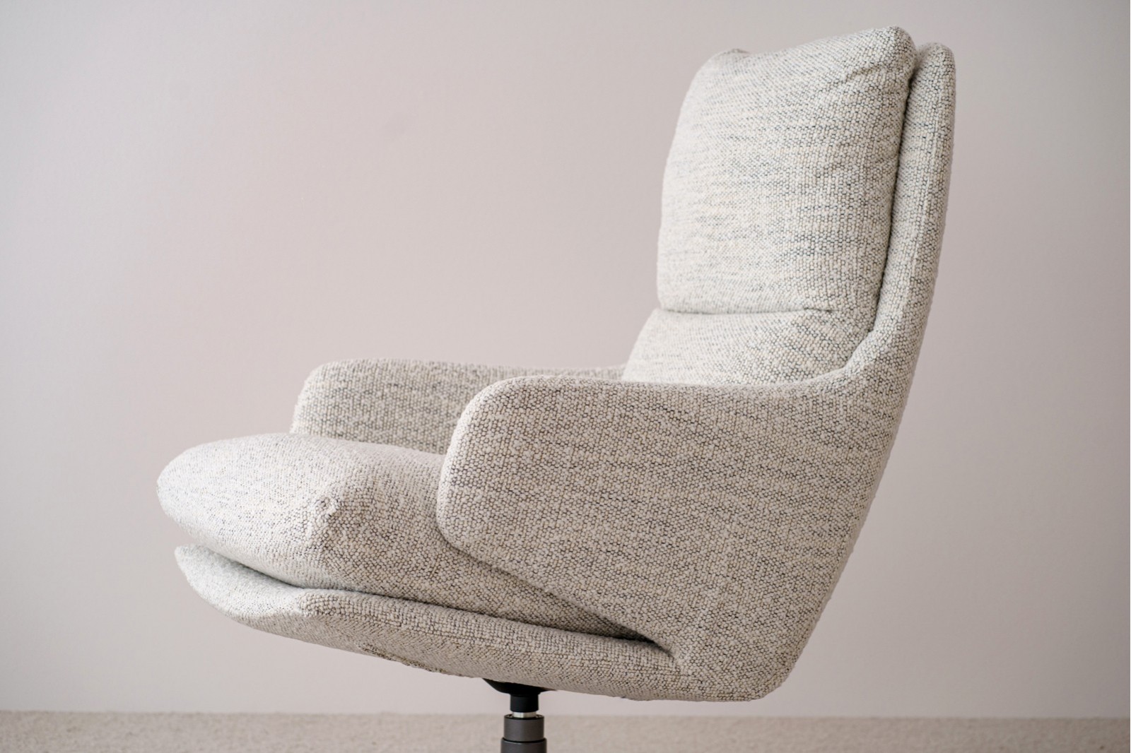 SWIVEL ARMCHAIR. BEIGE AND GREY UPHOLSTERY