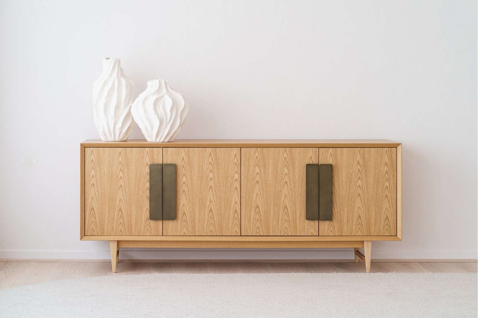 SIDEBOARD OIA. OAK AND ANCIENT BRASS METAL