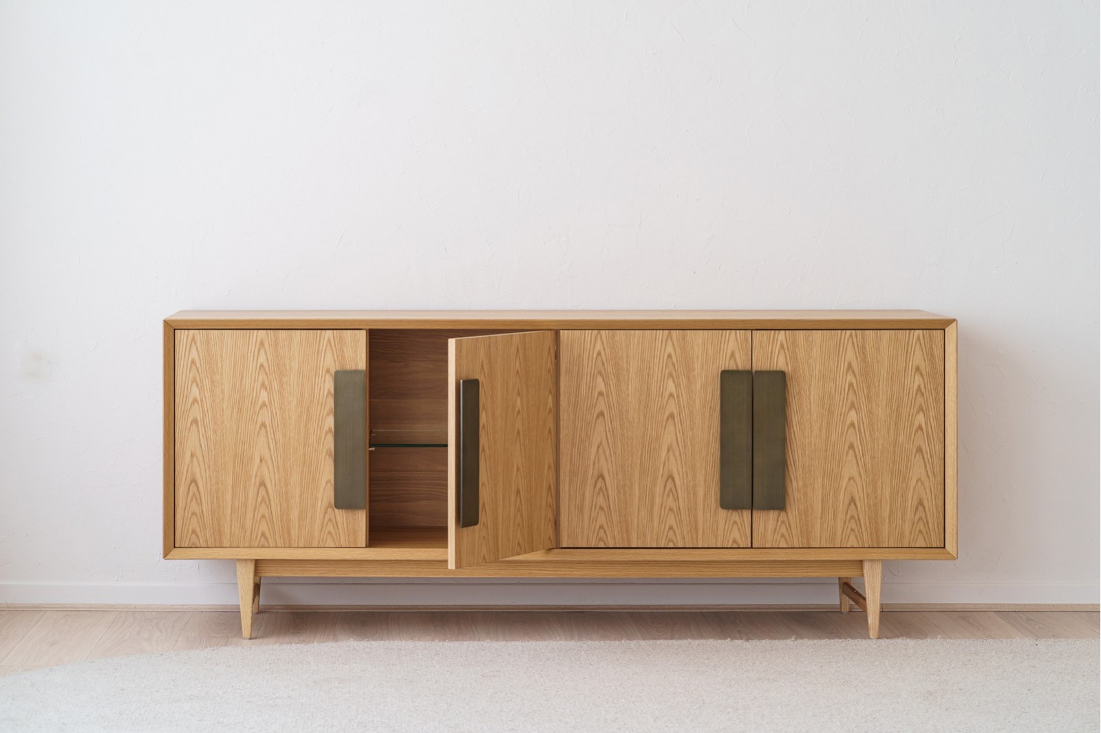 SIDEBOARD OIA. OAK AND ANCIENT BRASS METAL