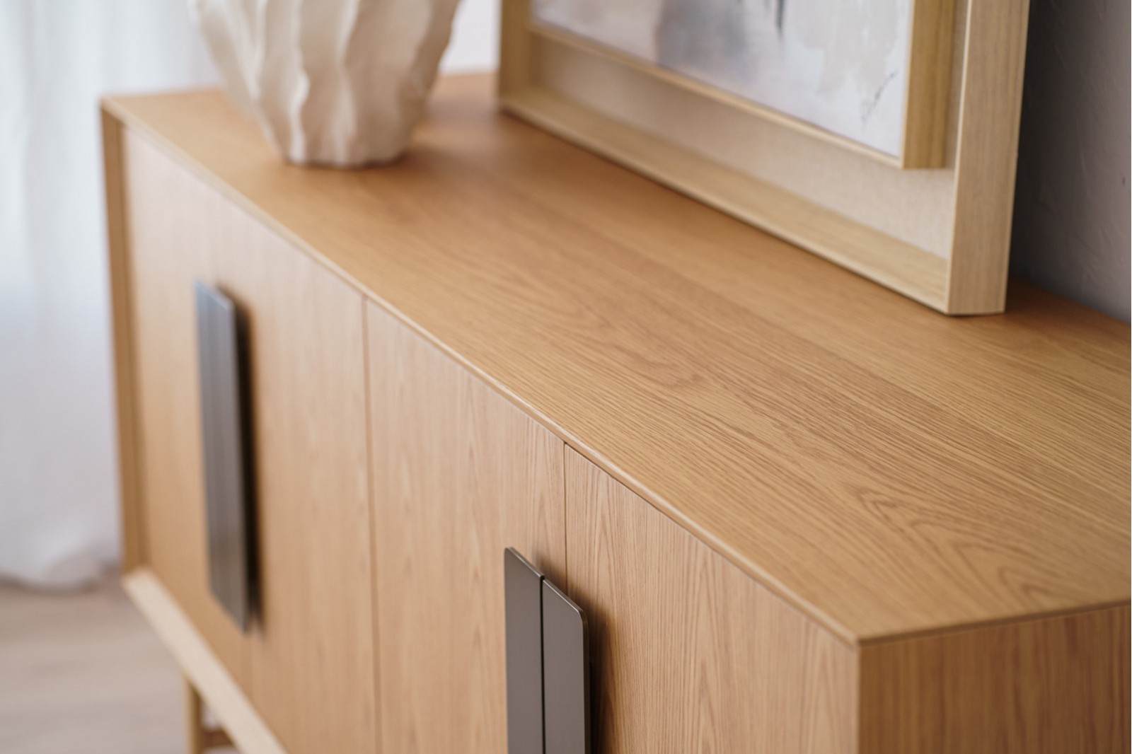 SIDEBOARD OIA. OAK AND ANCIENT BRASS METAL