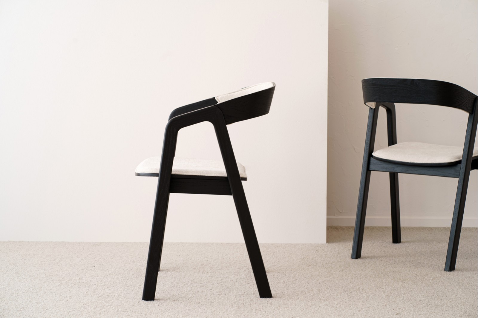 SET OF 2 AIRA CHAIRS. WOOD. BLACK AND BEIGE