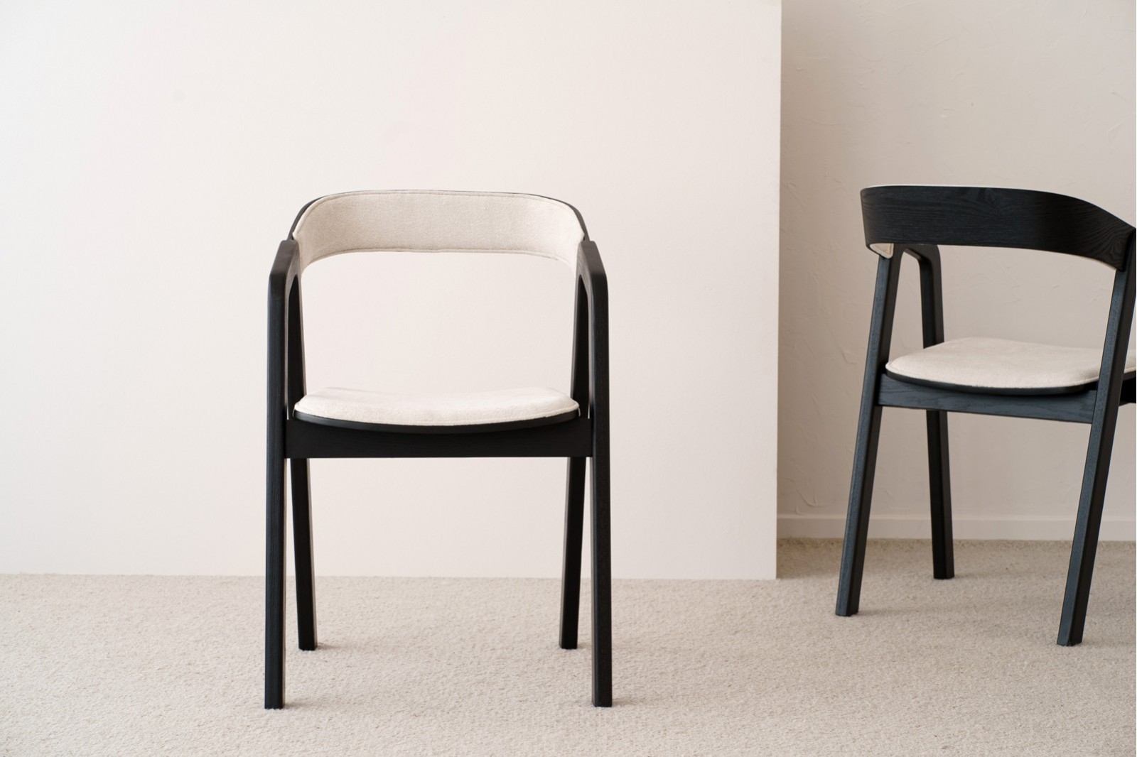 SET OF 2 AIRA CHAIRS. WOOD. BLACK AND BEIGE