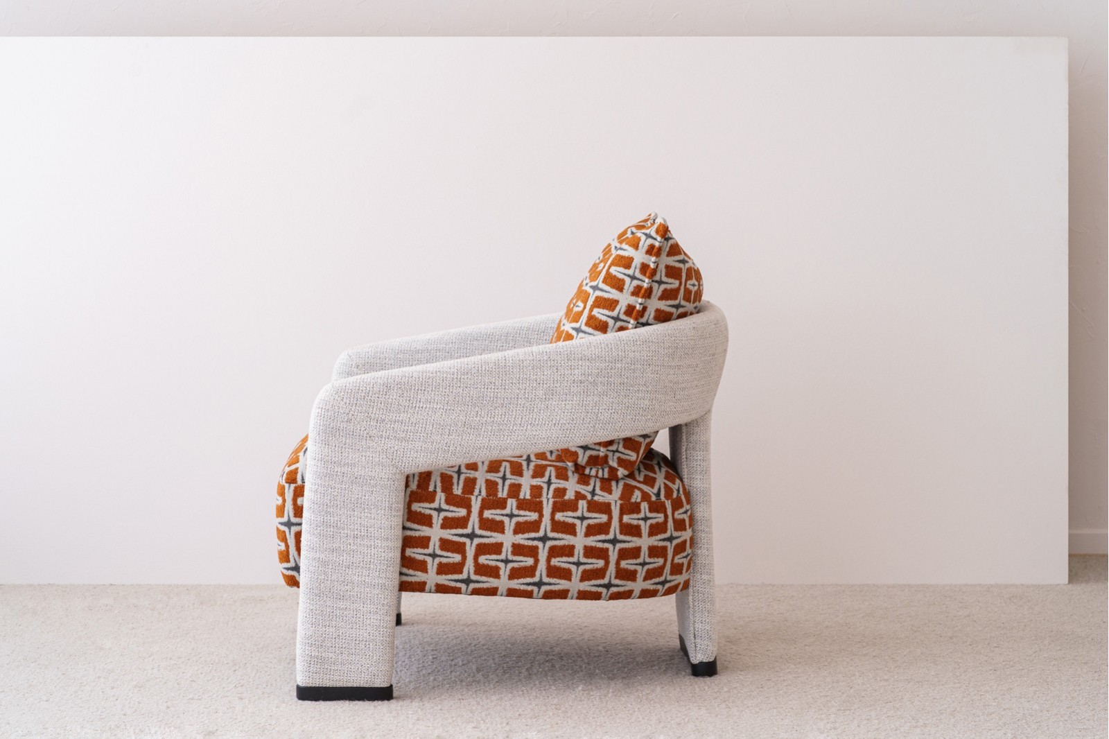 ARMCHAIR. BEIGE AND ORANGE UPHOLSTERED  DOUBLE 