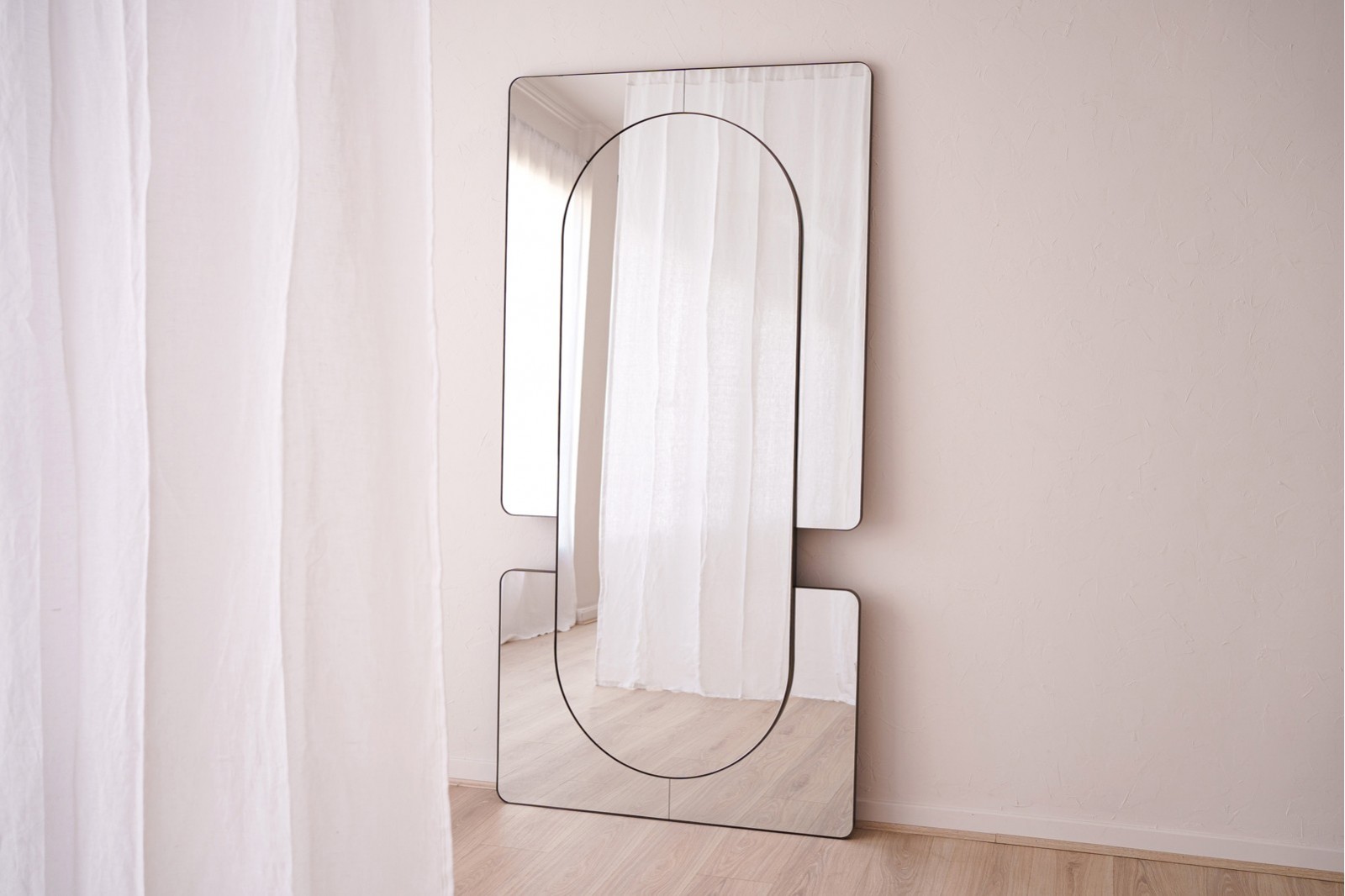 MIROIR DE SOL DÉCORATIF N2. CADRE EN MÉTAL FONCÉ