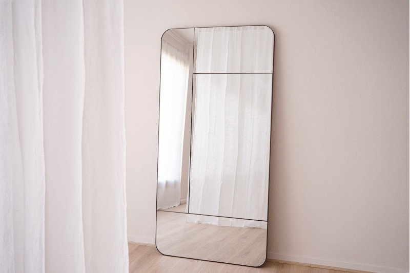 DECORATIVE FLOOR MIRROR N3. DARK METAL FRAME