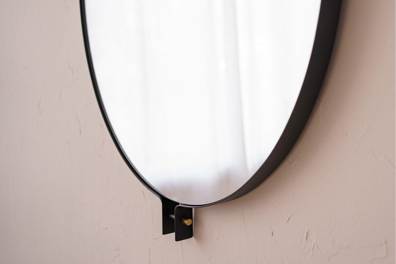 OVAL MIRROR 1. ANTIQUED METAL FRAME