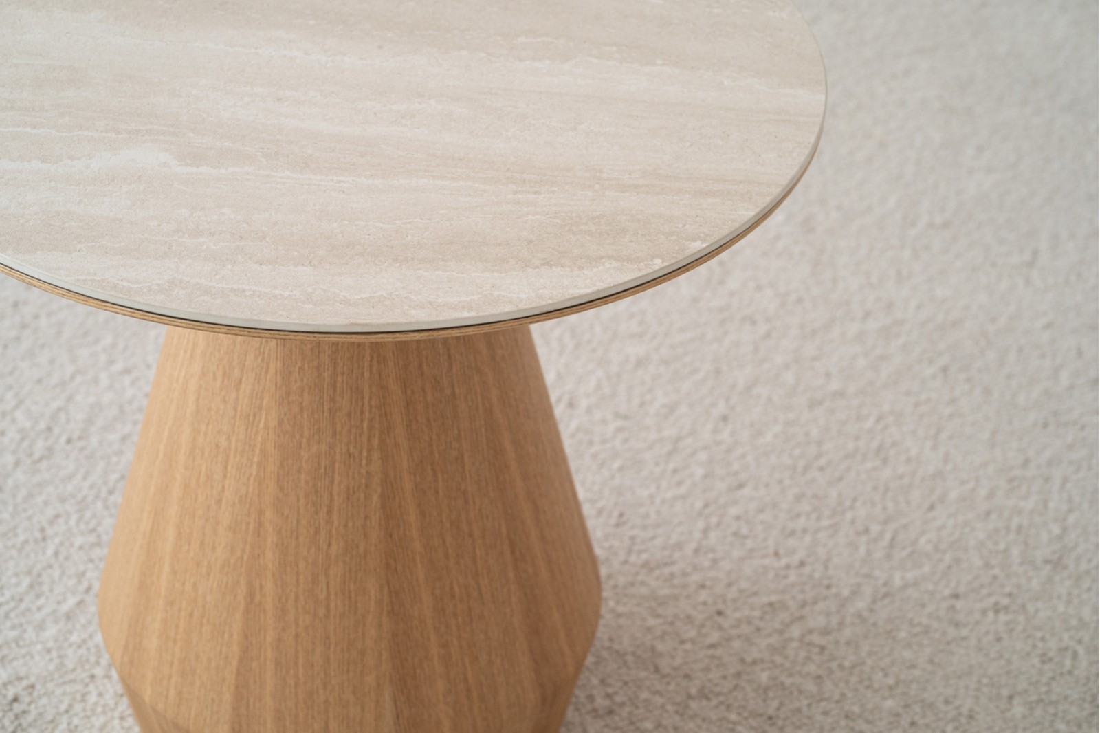 TABLE D-APPOINT FRÊNE NATUREL ET CÉRAMIQUE BEIGE