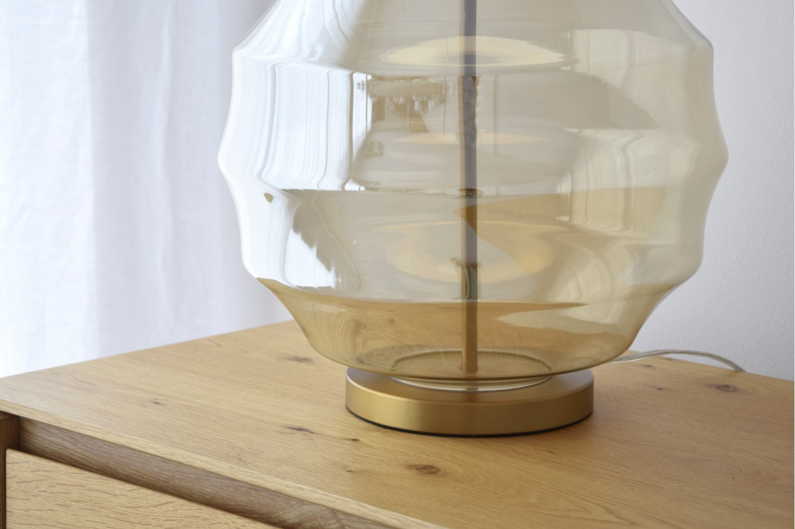 LÁMPARA MESA VIDRIO AMBAR ESFERA