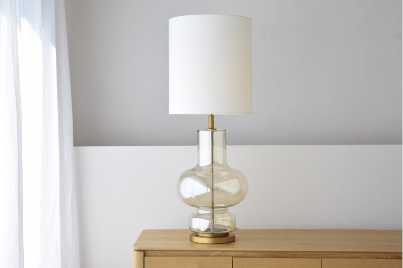 LAMPE DE TABLE EN VERRE AMBRÉ AVEC ABAT-JOUR