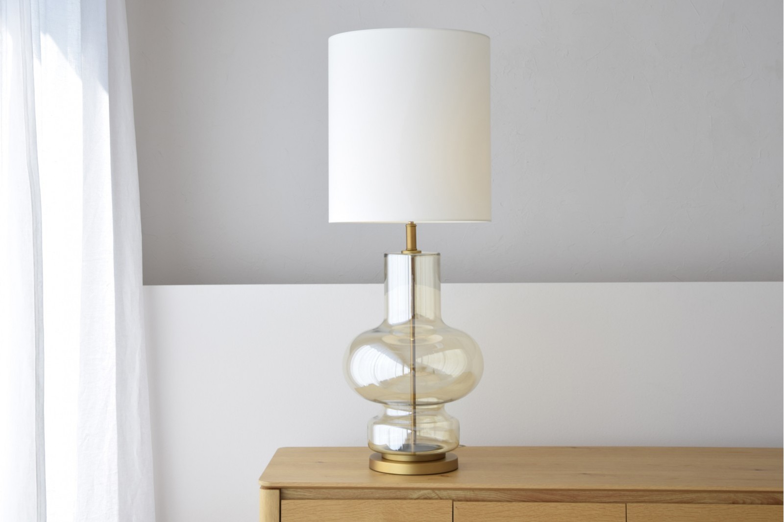 AMBER GLASS TABLE LAMP WITH SHADE