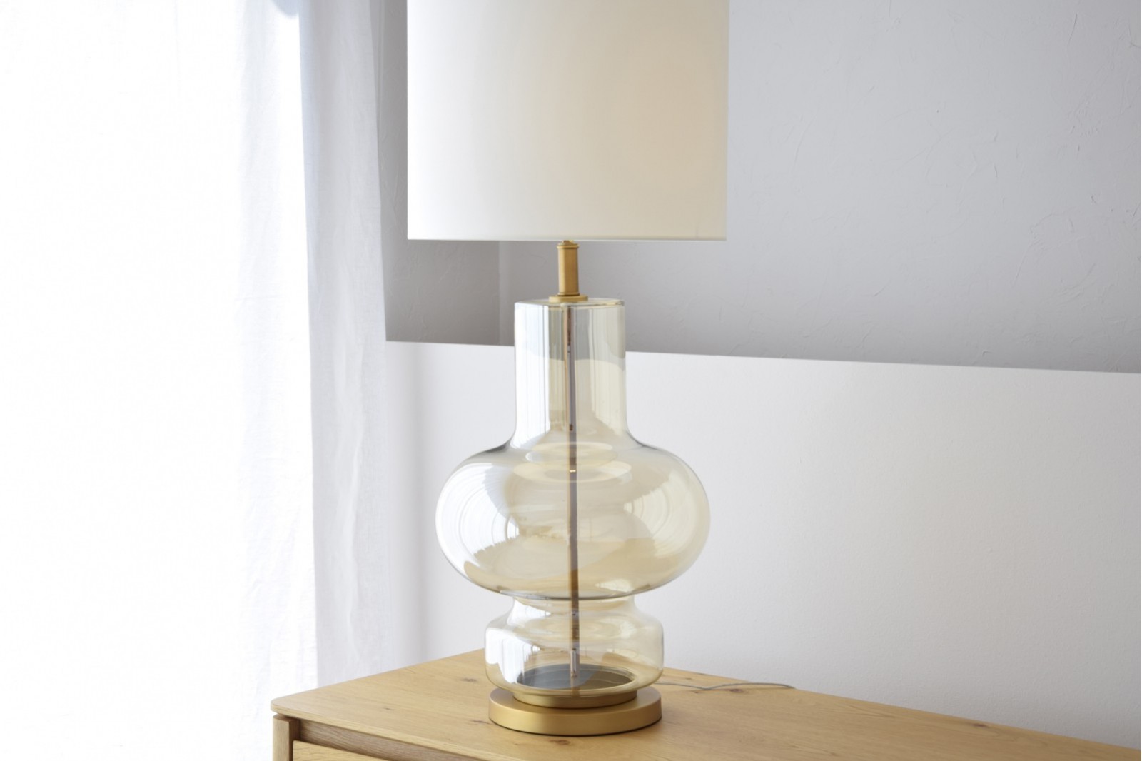 AMBER GLASS TABLE LAMP WITH SHADE