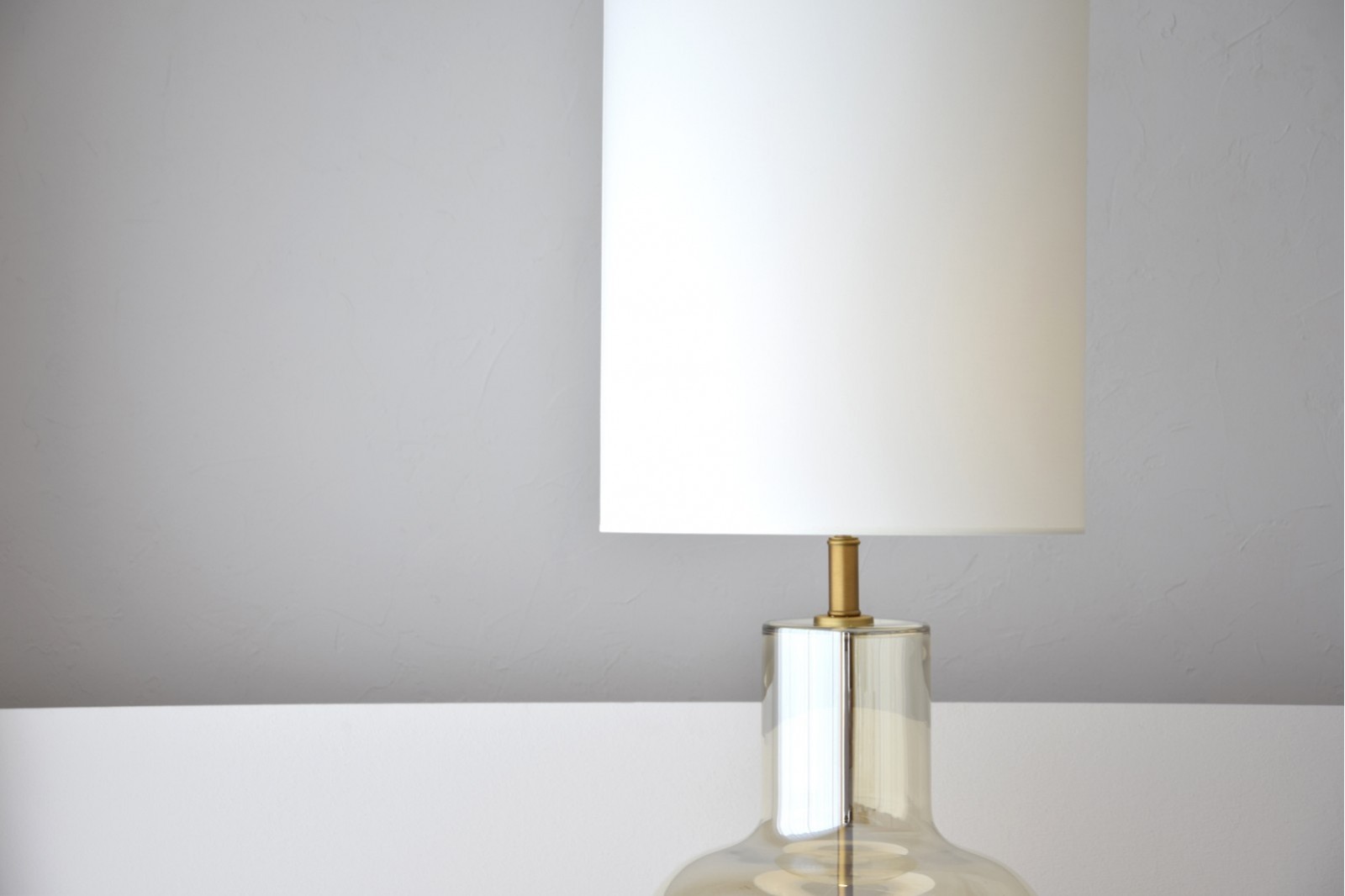 AMBER GLASS TABLE LAMP WITH SHADE