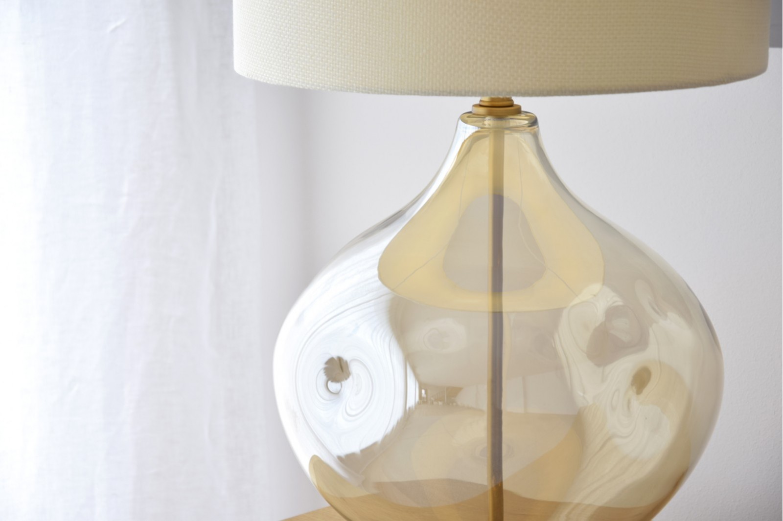 LAMPE DE TABLE VOLCANO EN VERRE AVEC ABAT-JOUR