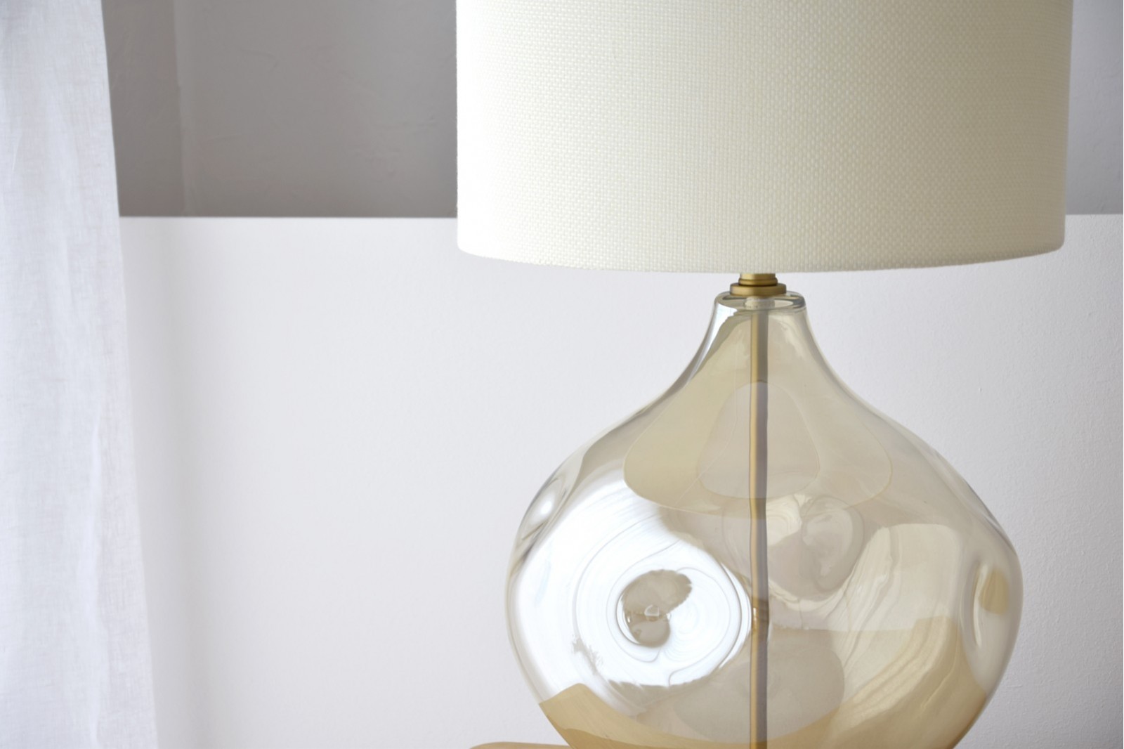 AMBER GLASS TABLE LAMP VOLCANO WITH SHADE