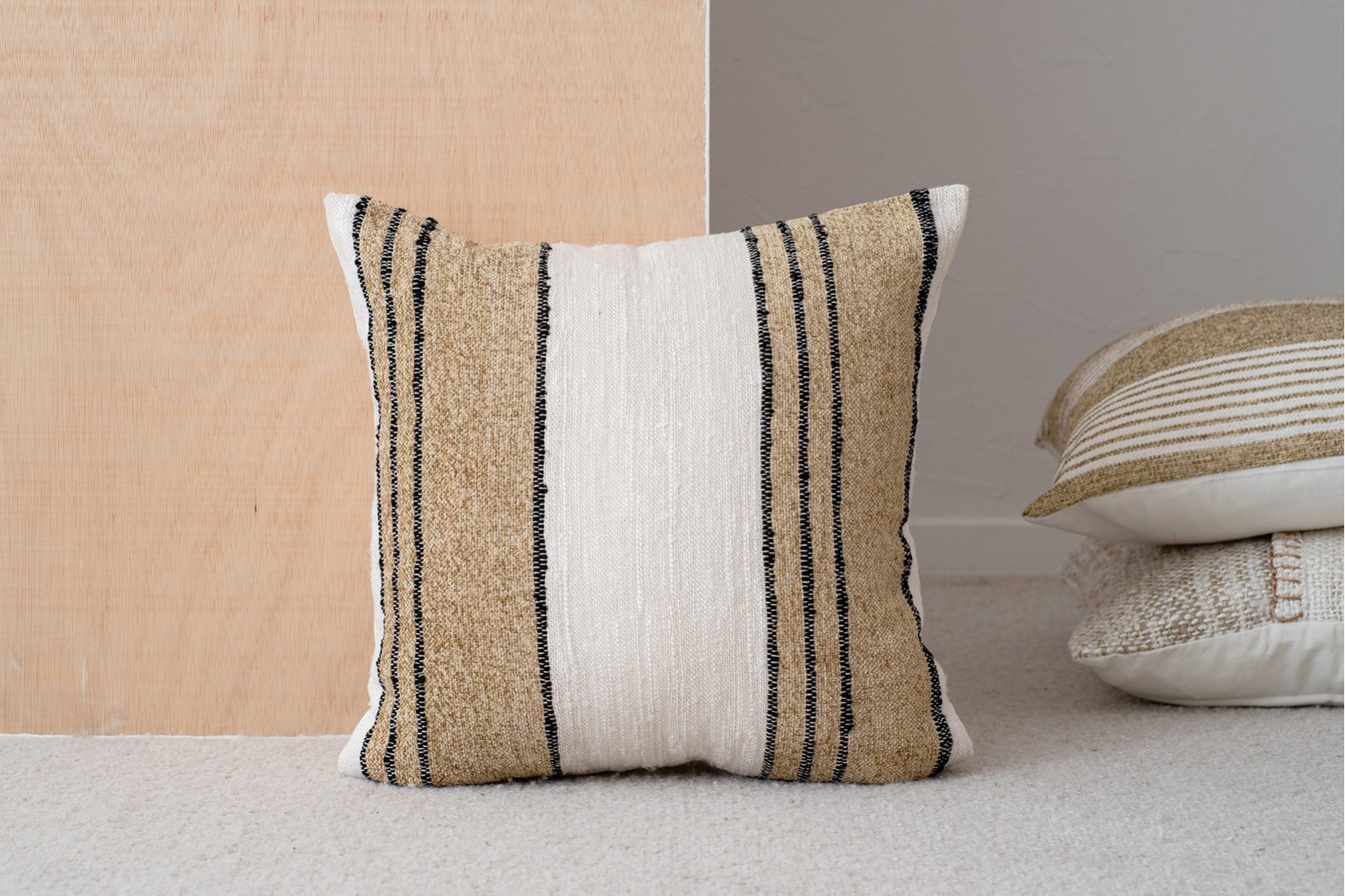 CUSHION ERO N1. WHITE CAMEL BLACK COTTON CUSHION