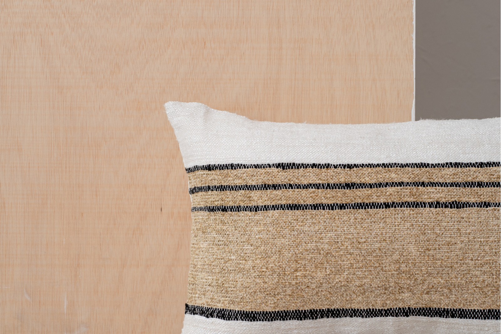 CUSHION ERO N2. WHITE CAMEL BLACK COTTON CUSHION