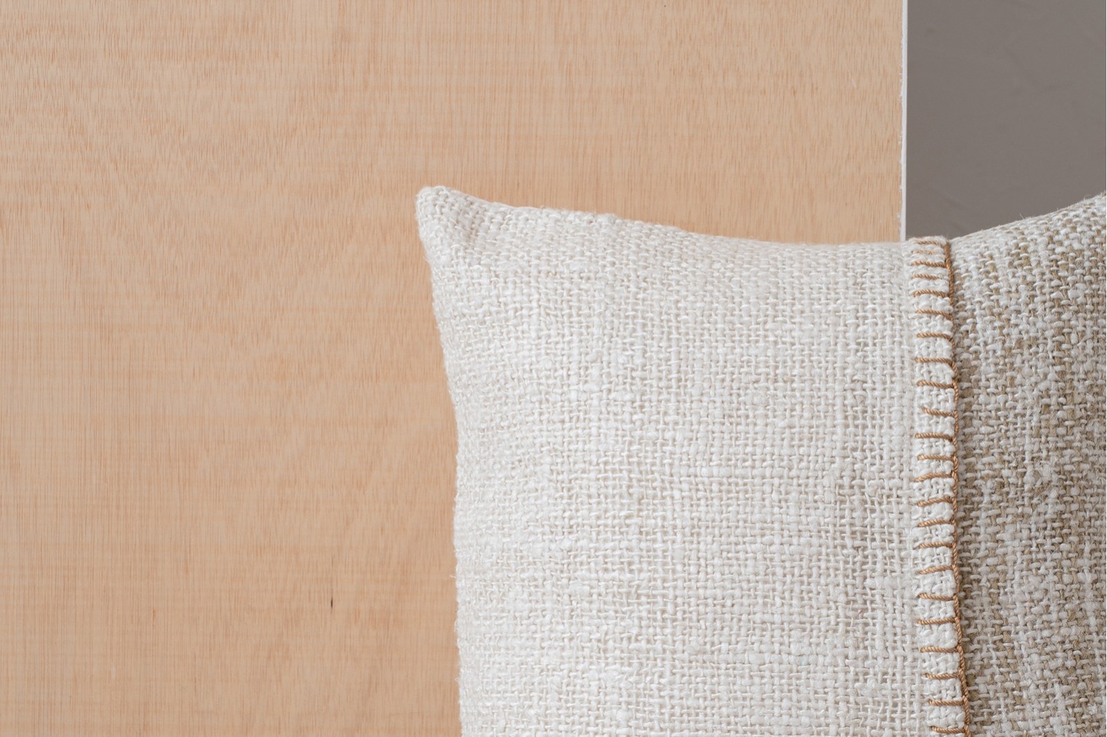 CUSHION ERO N4. WHITE CAMEL COTTON CUSHION