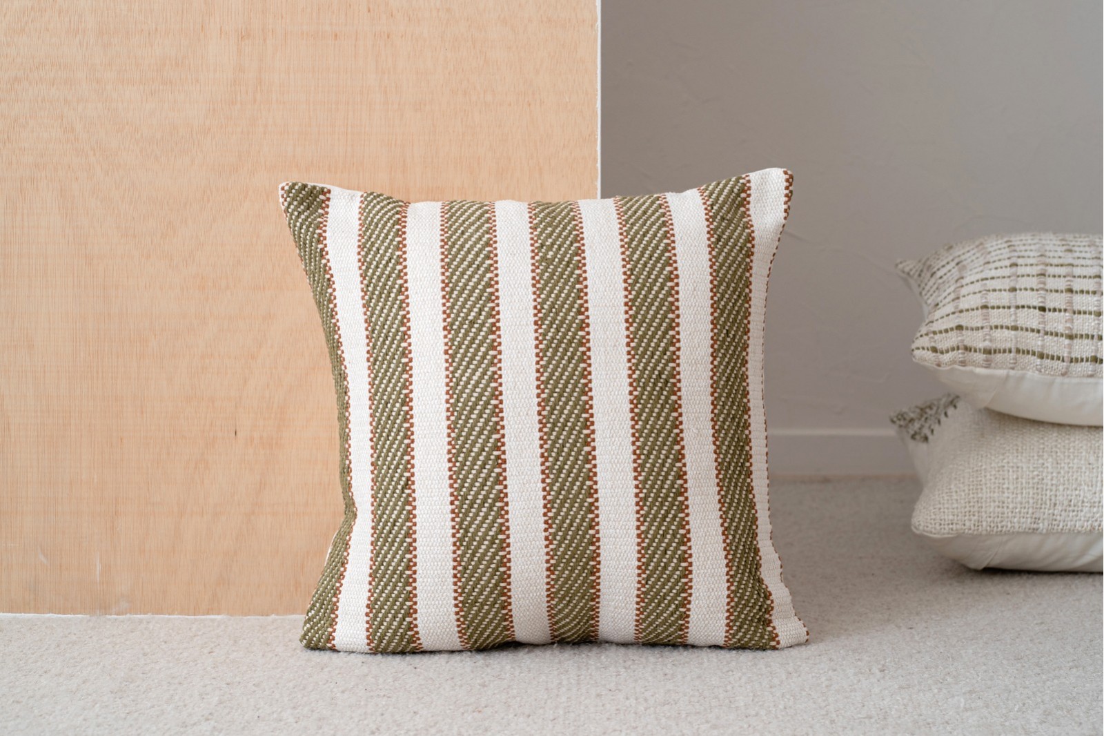 CUSHION BERTE N1.WHITE AND GREEN COTTON CUSHION