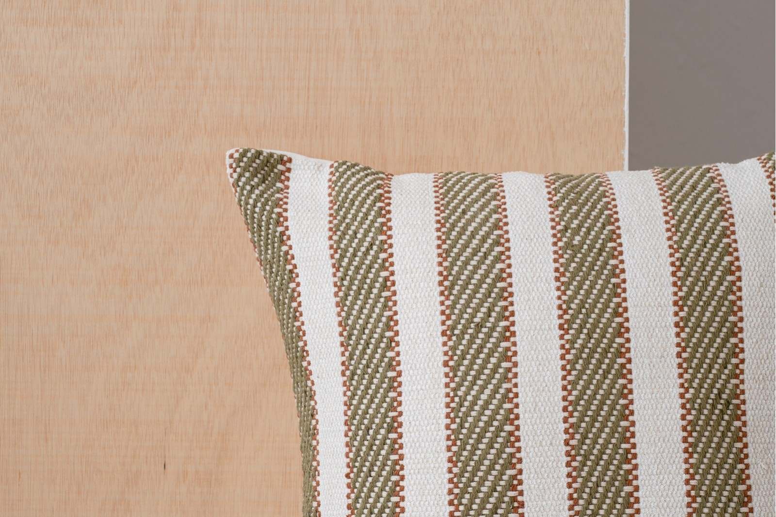 CUSHION BERTE N1.WHITE AND GREEN COTTON CUSHION