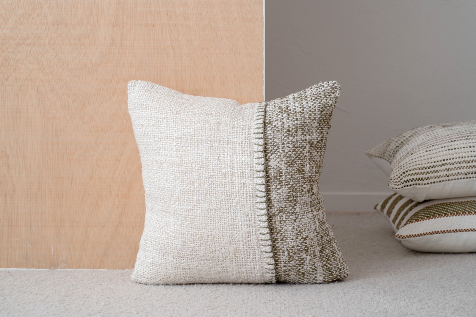 CUSHION BERTE N3. WHITE OLIVE GREEN COTTON CUSHION