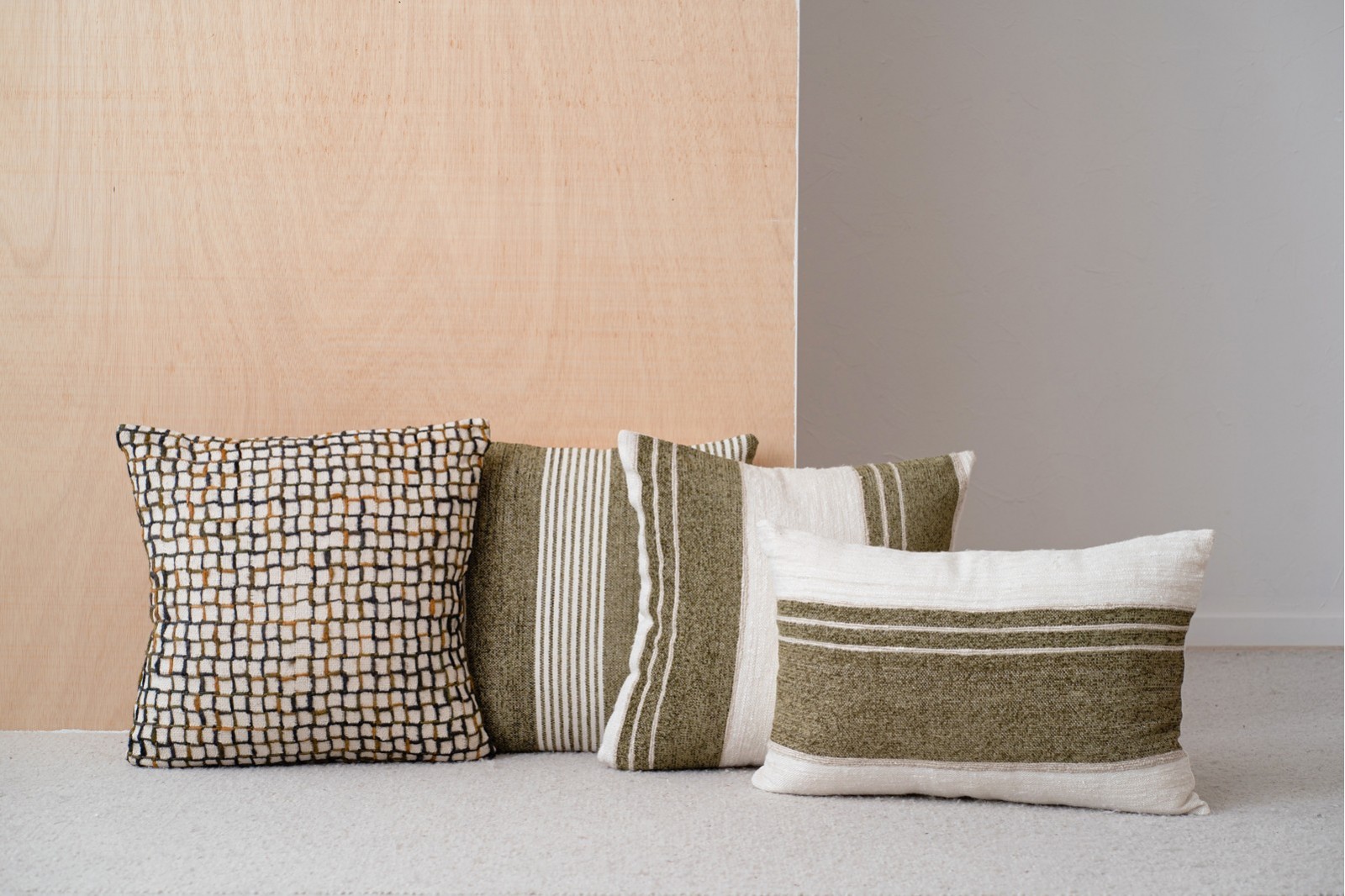 CUSHION BERTE N5. WHITE OLIVE GREEN COTTON CUSHION