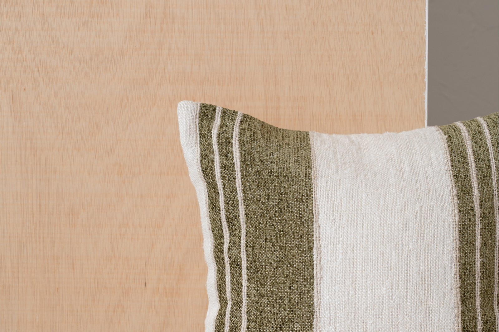 CUSHION BERTE N6. WHITE GREEN COTTON CUSHION