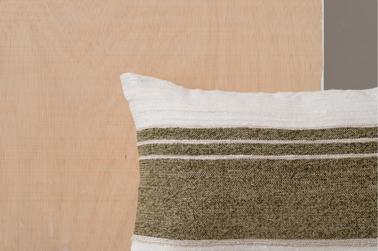 CUSHION BERTE N7. WHITE GREEN COTTON CUSHION
