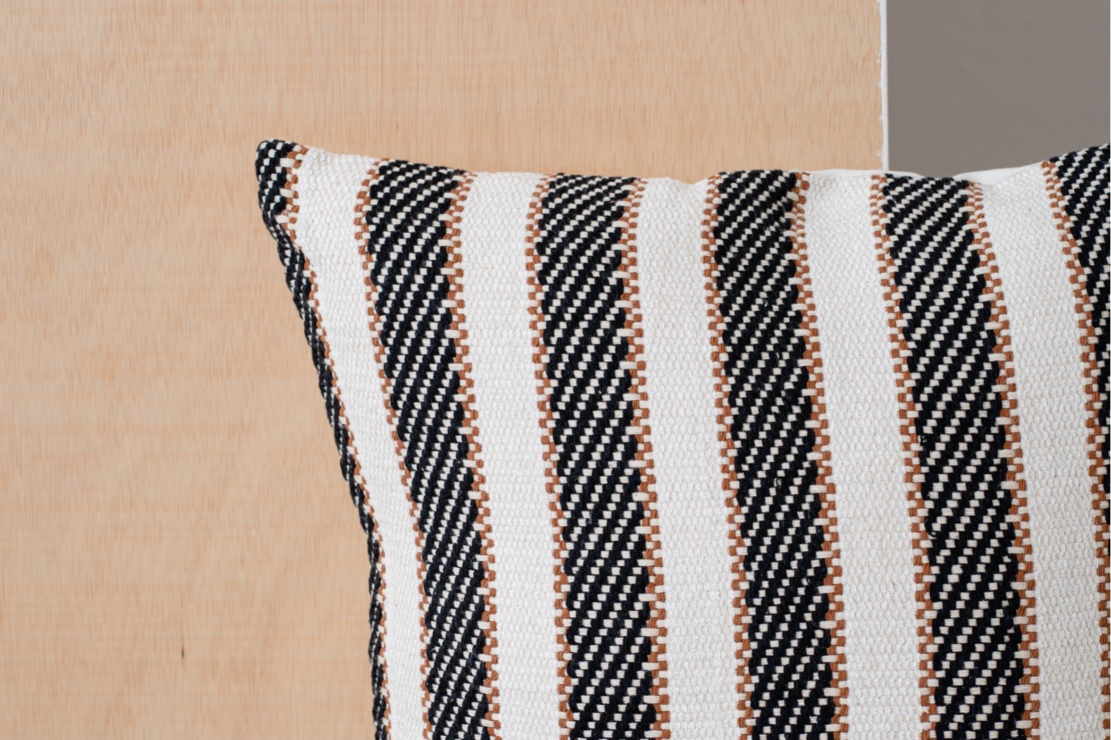 CUSHION OTO N.1. BLACK AND WHITE COTTON CUSHION