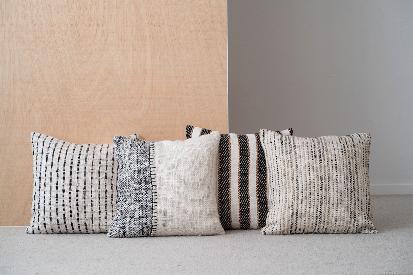 CUSHION OTO N.1. BLACK AND WHITE COTTON CUSHION