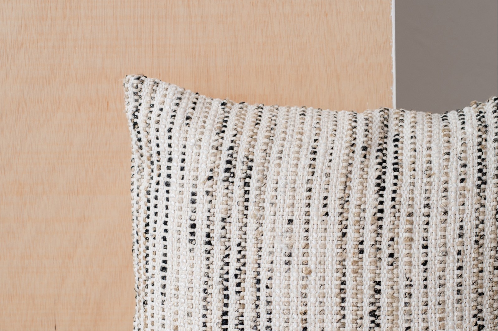 COUSSIN EN COTON BLANC BEIGE NOIR.OTO N2