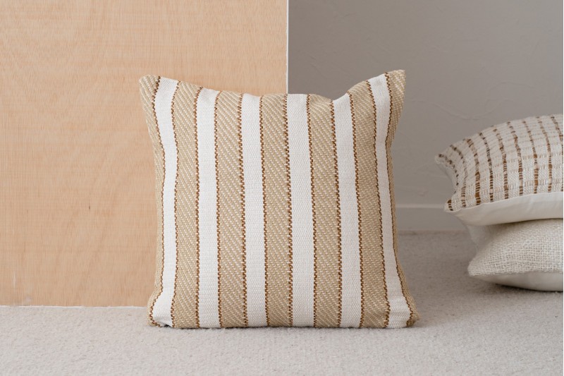 CUSHION ANXA N2. WHITE AND BEIGE COTTON CUSHION